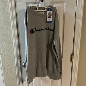 BRAND NEW CHAMPION SWEATSHIRT